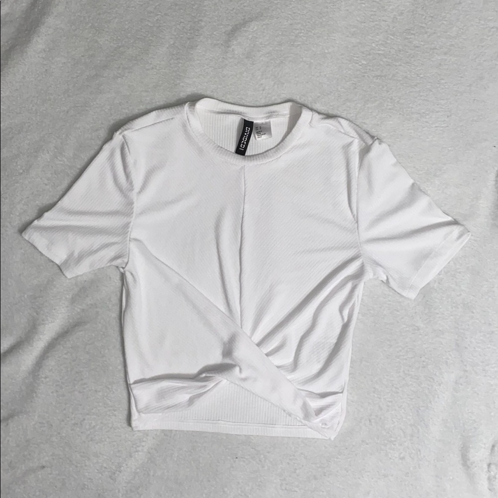 cropped white t shirt